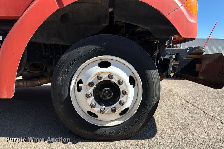 image for item LT9056 2000 Sterling L7500  oil distributor truck