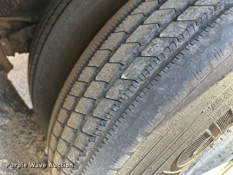 image for item LT9056 2000 Sterling L7500  oil distributor truck