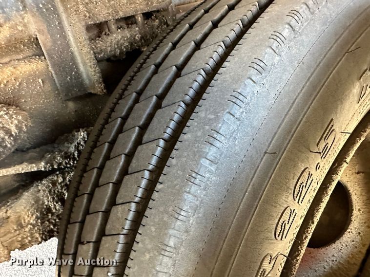 image for item LT9056 2000 Sterling L7500  oil distributor truck