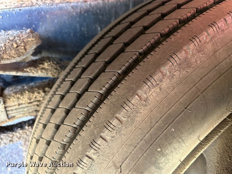 image for item LT9056 2000 Sterling L7500  oil distributor truck