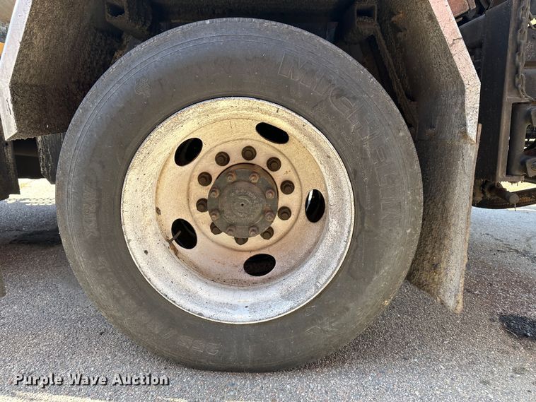 image for item LT9056 2000 Sterling L7500  oil distributor truck