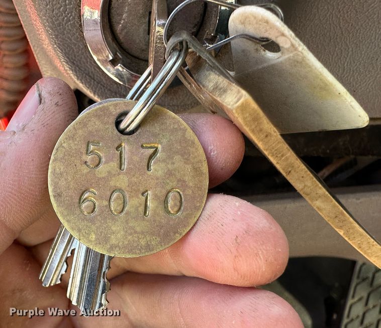 image for item LT9056 2000 Sterling L7500  oil distributor truck