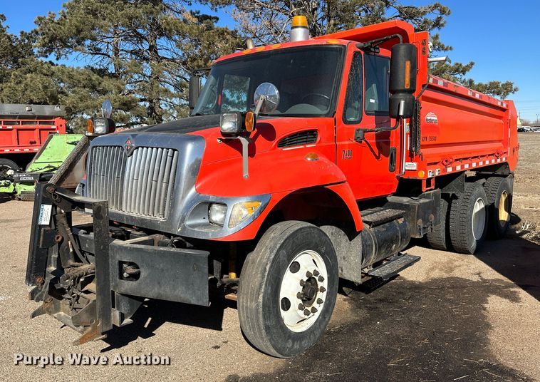 image for item LT9057 2007 International 7400  dump truck