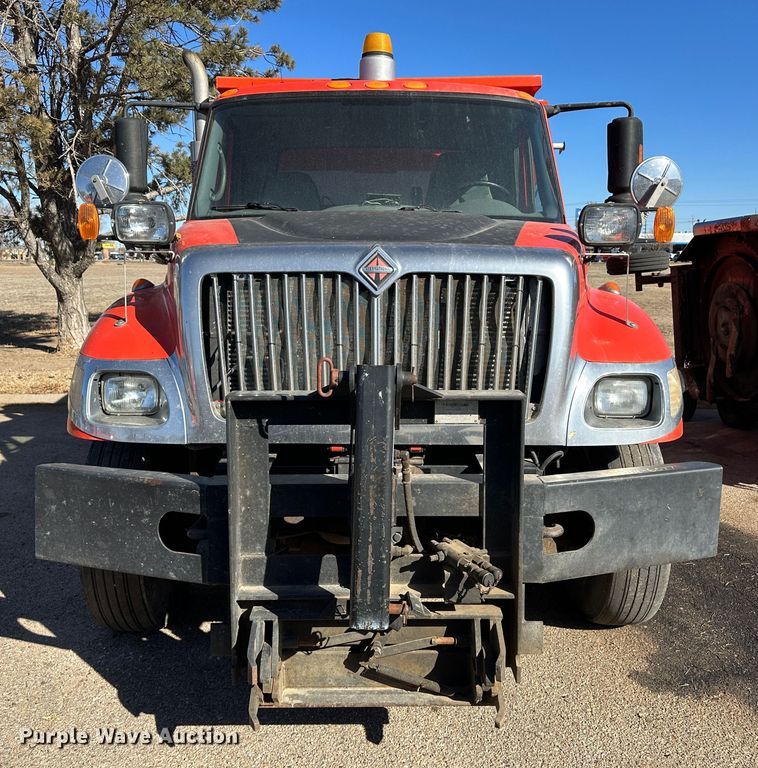 image for item LT9057 2007 International 7400  dump truck