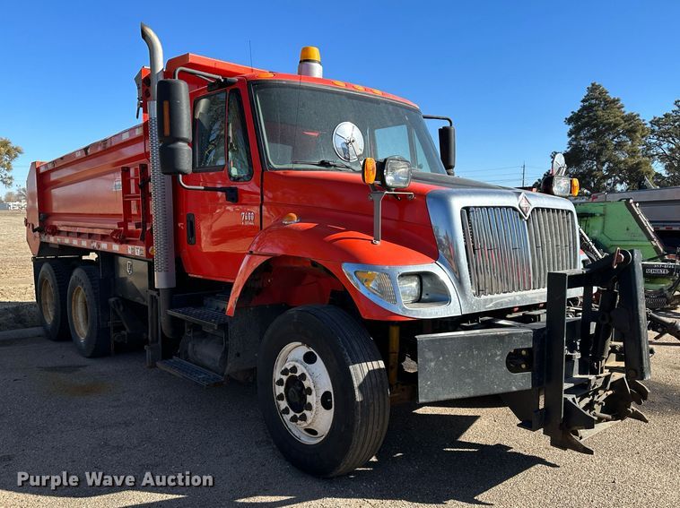 image for item LT9057 2007 International 7400  dump truck