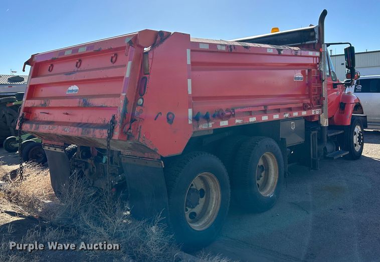 image for item LT9057 2007 International 7400  dump truck