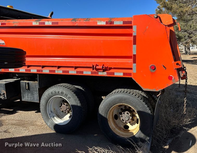 image for item LT9057 2007 International 7400  dump truck