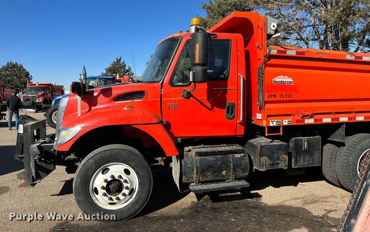 image for item LT9057 2007 International 7400  dump truck