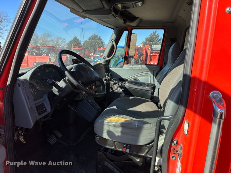 image for item LT9057 2007 International 7400  dump truck