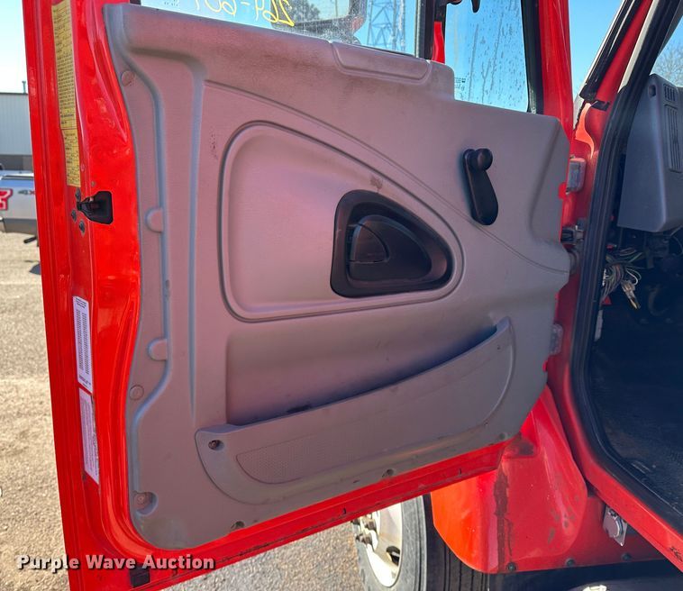 image for item LT9057 2007 International 7400  dump truck