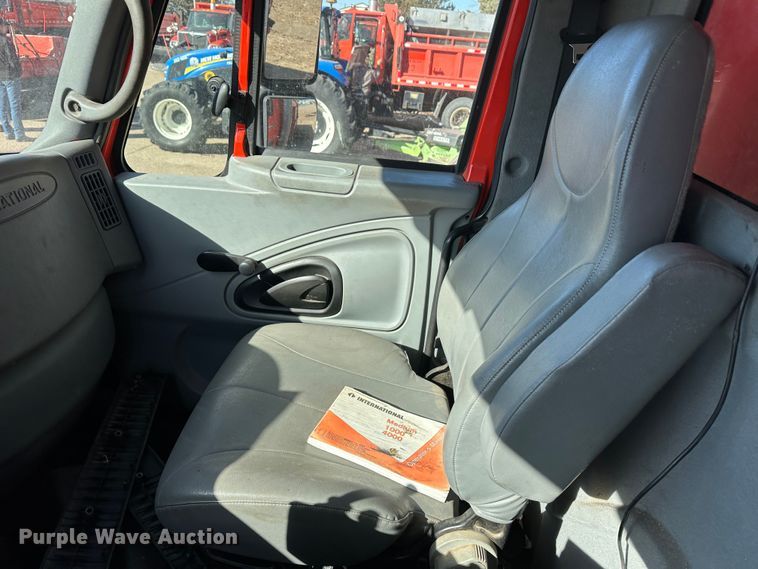 image for item LT9057 2007 International 7400  dump truck