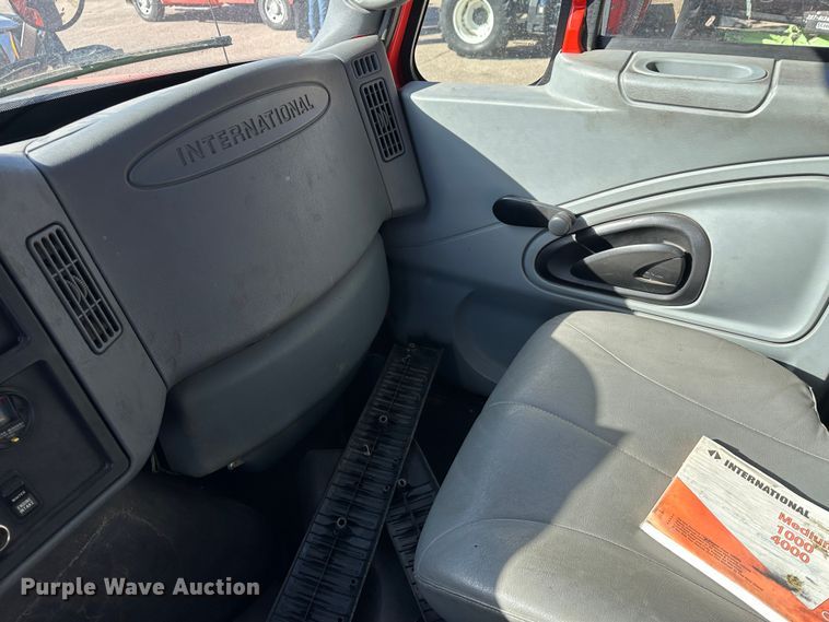 image for item LT9057 2007 International 7400  dump truck