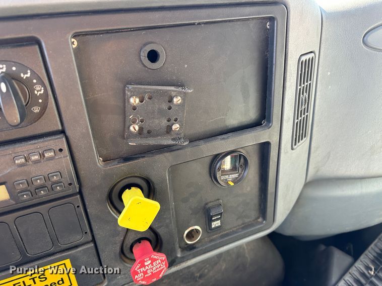 image for item LT9057 2007 International 7400  dump truck