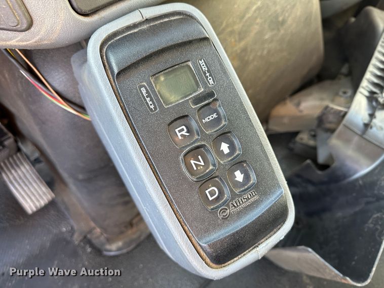 image for item LT9057 2007 International 7400  dump truck