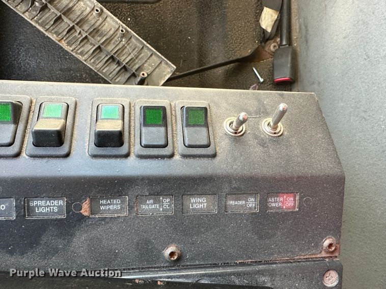 image for item LT9057 2007 International 7400  dump truck