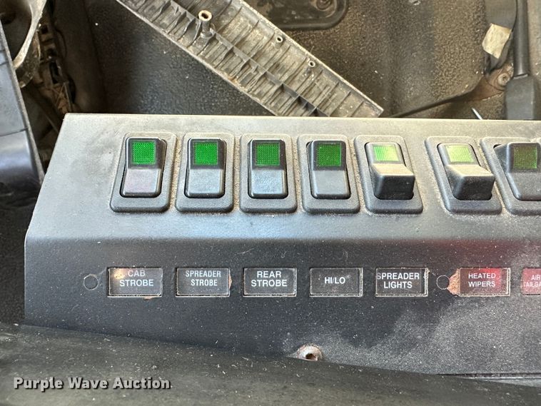 image for item LT9057 2007 International 7400  dump truck