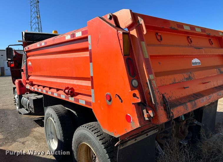 image for item LT9057 2007 International 7400  dump truck