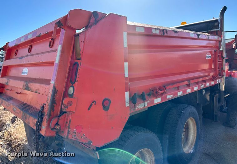 image for item LT9057 2007 International 7400  dump truck
