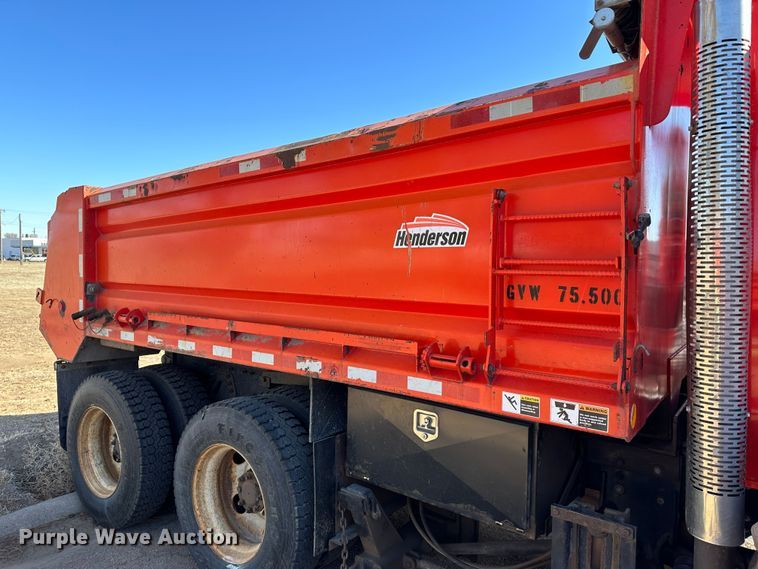 image for item LT9057 2007 International 7400  dump truck