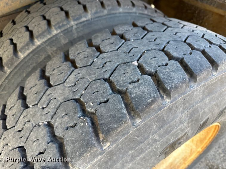 image for item LT9057 2007 International 7400  dump truck