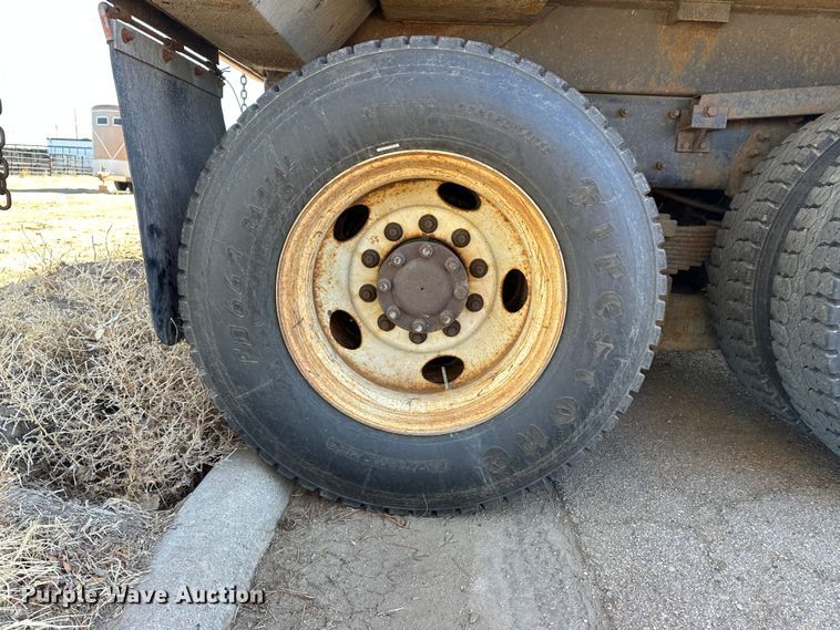 image for item LT9057 2007 International 7400  dump truck