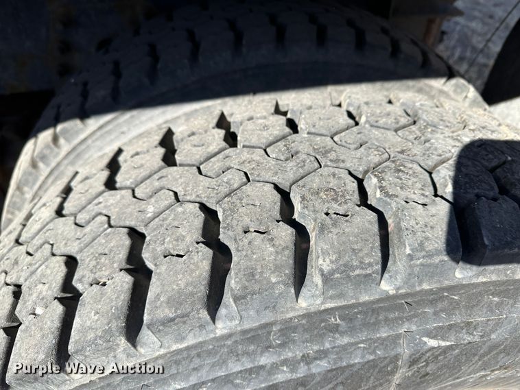 image for item LT9057 2007 International 7400  dump truck