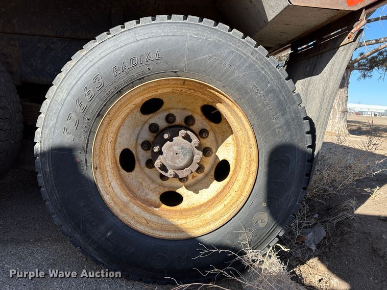 image for item LT9057 2007 International 7400  dump truck