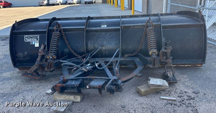 image for item LT9057 2007 International 7400  dump truck