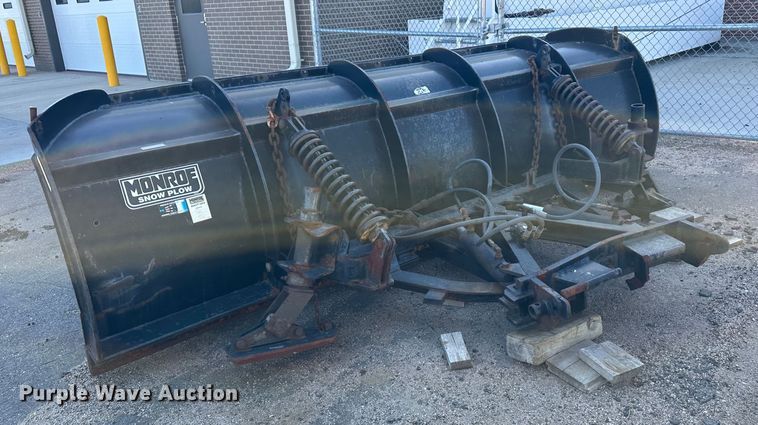 image for item LT9057 2007 International 7400  dump truck