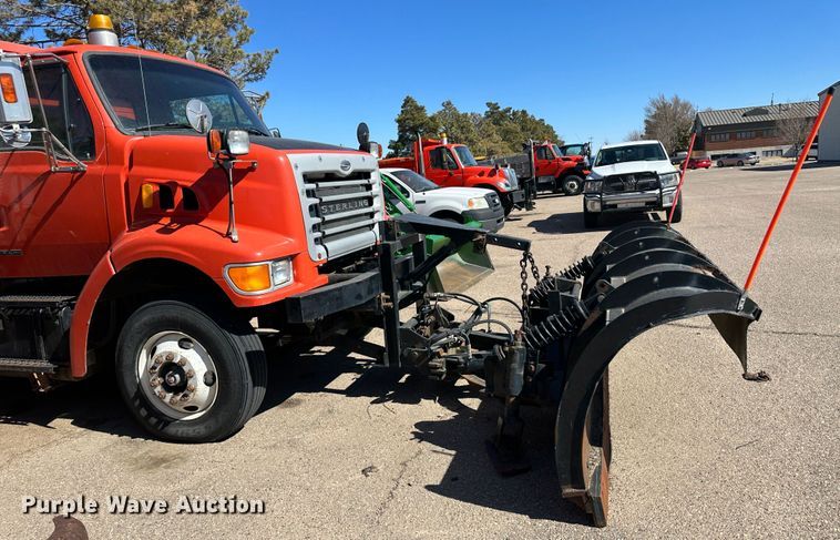 image for item LT9058 2003 Sterling LT7501  dump truck