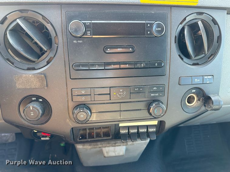 image for item LT9059 2011 Ford F250 Super Duty  pickup truck