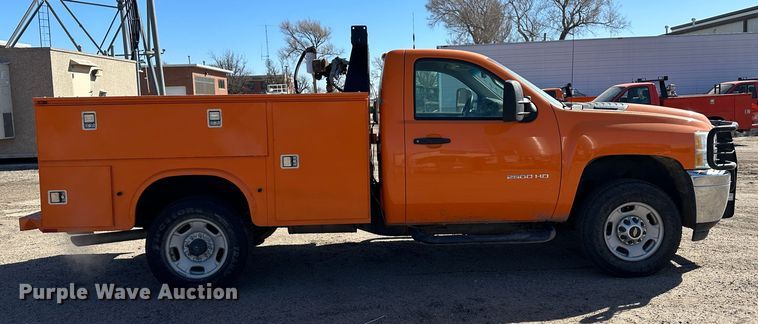 image for item LT9060 2012 Chevrolet Silverado 2500HD  utility bed pickup truck