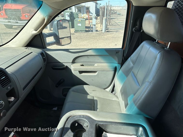 image for item LT9060 2012 Chevrolet Silverado 2500HD  utility bed pickup truck