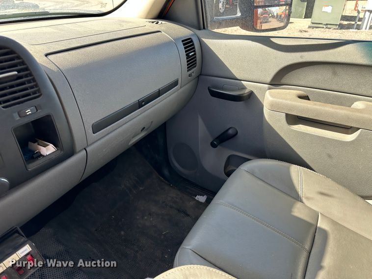 image for item LT9060 2012 Chevrolet Silverado 2500HD  utility bed pickup truck