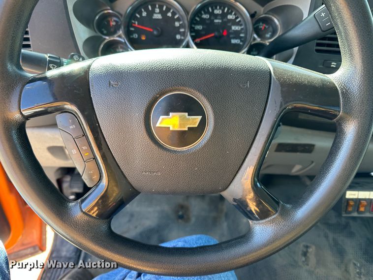 image for item LT9060 2012 Chevrolet Silverado 2500HD  utility bed pickup truck