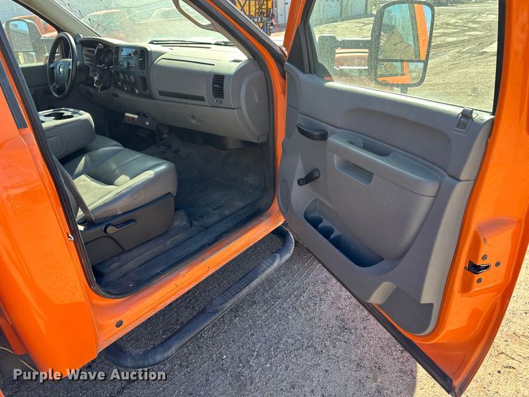 image for item LT9060 2012 Chevrolet Silverado 2500HD  utility bed pickup truck