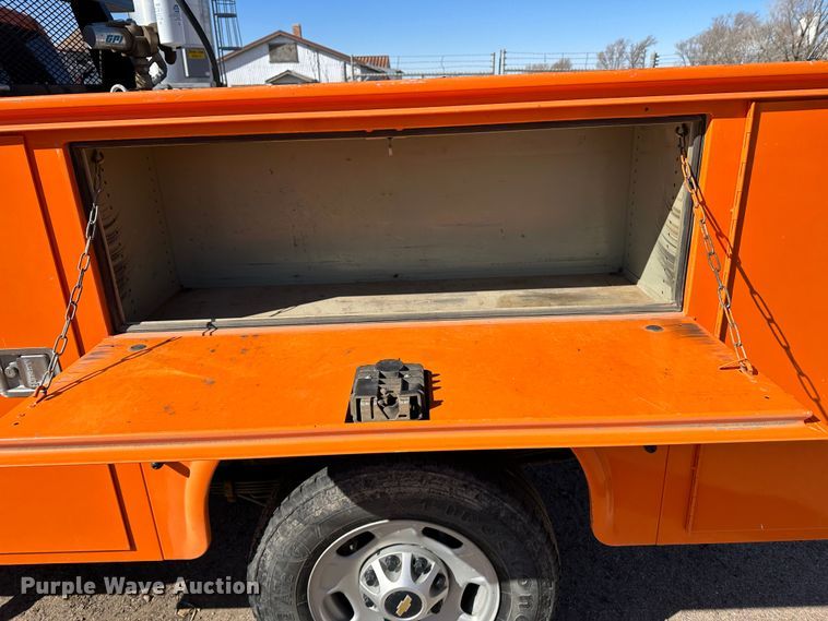 image for item LT9060 2012 Chevrolet Silverado 2500HD  utility bed pickup truck