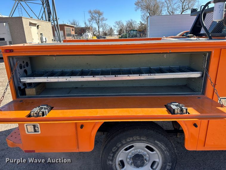 image for item LT9060 2012 Chevrolet Silverado 2500HD  utility bed pickup truck