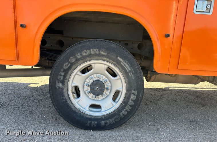 image for item LT9060 2012 Chevrolet Silverado 2500HD  utility bed pickup truck