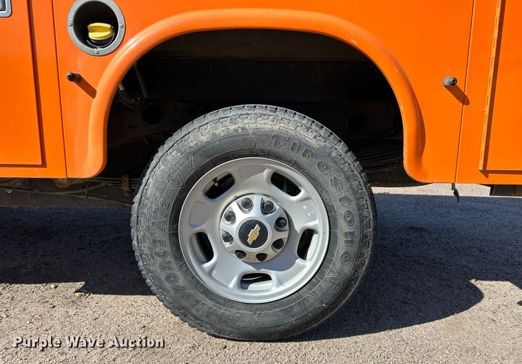 image for item LT9060 2012 Chevrolet Silverado 2500HD  utility bed pickup truck