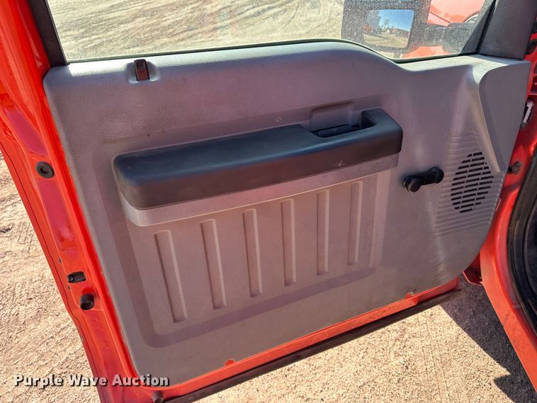 image for item LT9062 2011 Ford F250 Super Duty  utility bed pickup truck