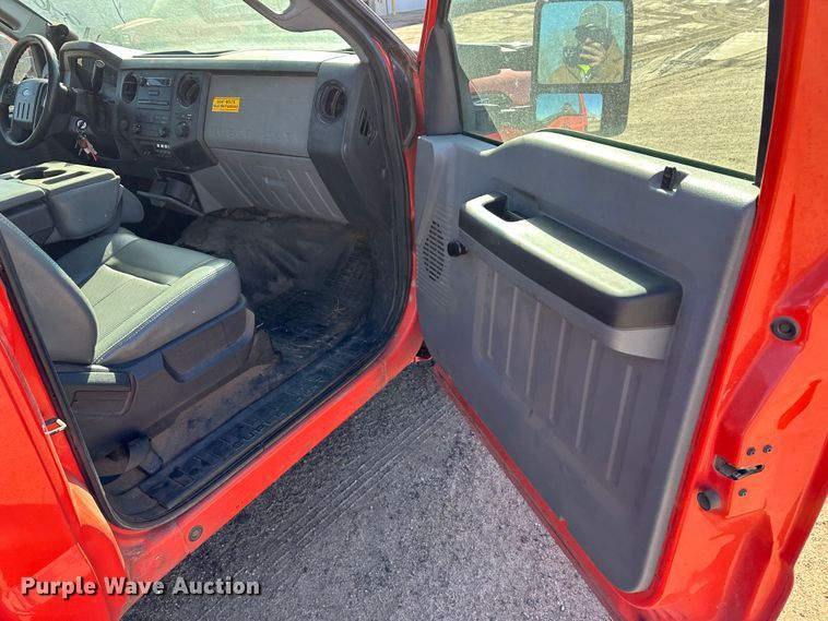 image for item LT9062 2011 Ford F250 Super Duty  utility bed pickup truck