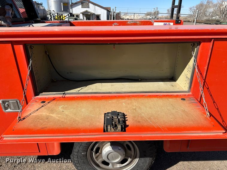 image for item LT9062 2011 Ford F250 Super Duty  utility bed pickup truck