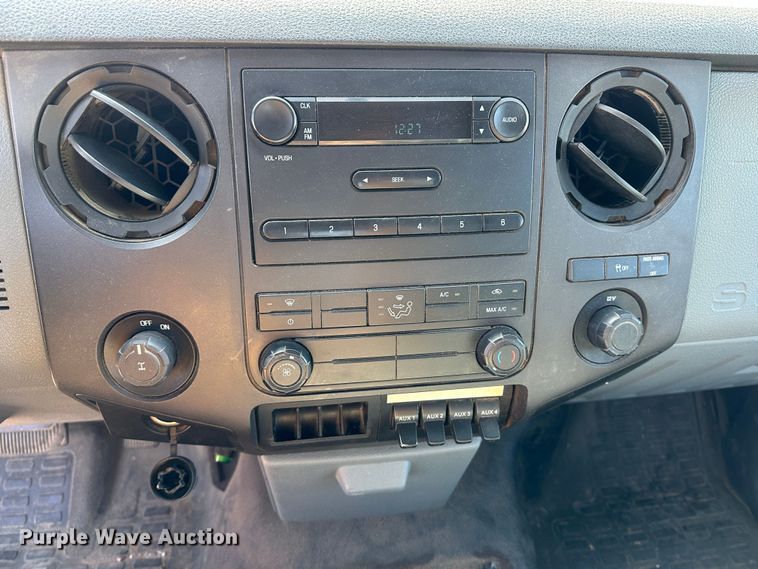 image for item LT9063 2011 Ford F250 Super Duty  pickup truck