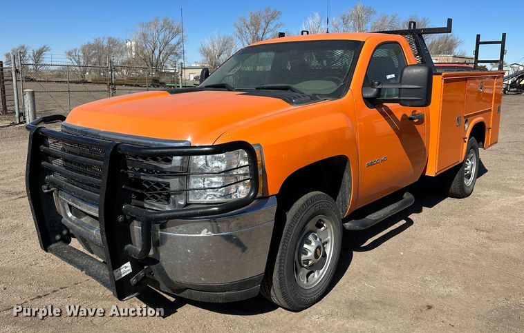 image for item LT9064 2012 Chevrolet Silverado 2500HD  utility bed pickup truck