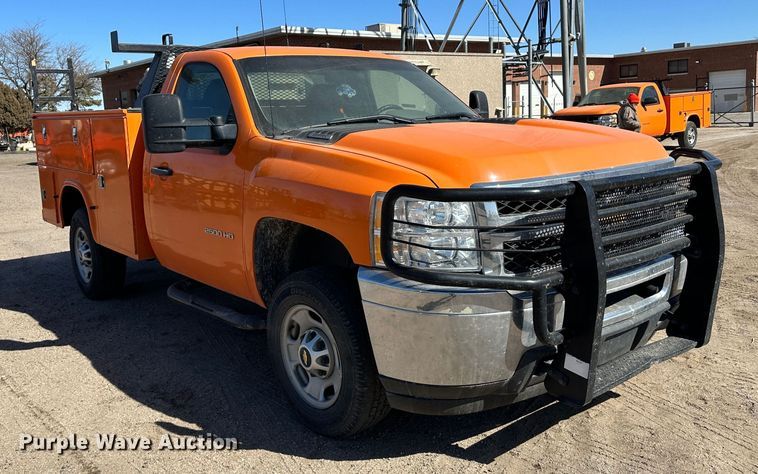 image for item LT9064 2012 Chevrolet Silverado 2500HD  utility bed pickup truck