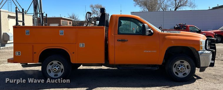 image for item LT9064 2012 Chevrolet Silverado 2500HD  utility bed pickup truck