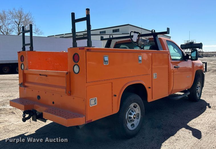 image for item LT9064 2012 Chevrolet Silverado 2500HD  utility bed pickup truck