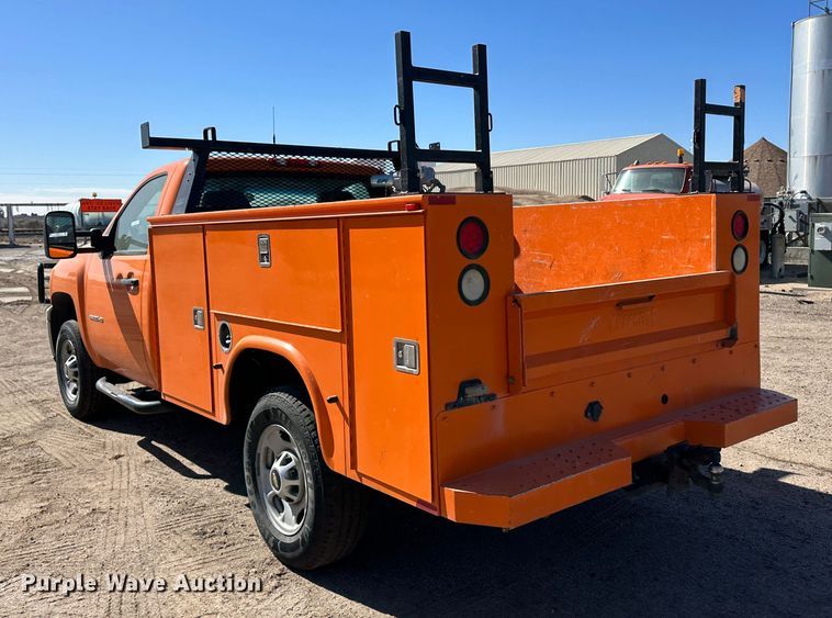 image for item LT9064 2012 Chevrolet Silverado 2500HD  utility bed pickup truck