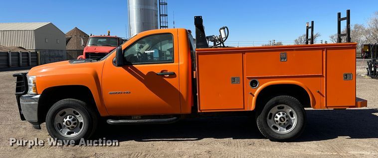 image for item LT9064 2012 Chevrolet Silverado 2500HD  utility bed pickup truck